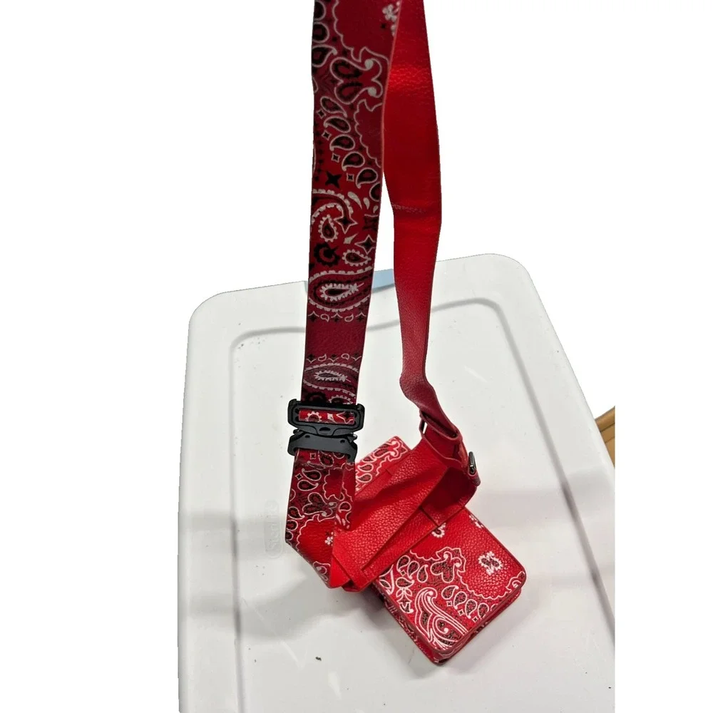 Guapi Phone Crossbody Bag Womens Red Paisley Print Small‎ Purse Strap NWOT